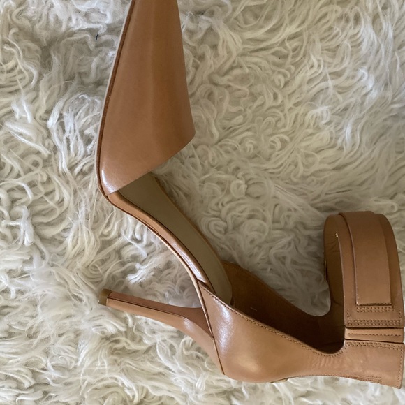 Marciano light Brown leather pumps. - Picture 5 of 5